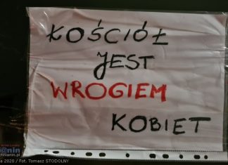 Biskup tarnowski o protestach młodych: „Nie znają nauczania Kościoła”