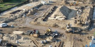 W Bochni trwa budowa drugiej „Biedronki”. Parking przy sklepie pomieści 95 pojazdów