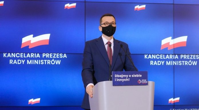 Nowe obostrzenia: Andrzejki, Boże Narodzenie i Sylwester do 5 osób