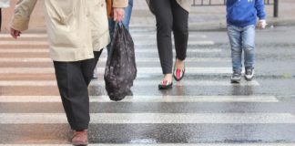 Pierwszeństwo pieszych i zakaz używania telefonów na przejściach?