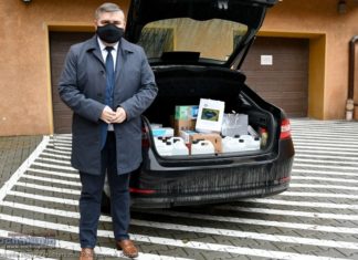 Koronawirus. Adam Korta Starosta Bocheński przekazał dary siostrom Dominikankom