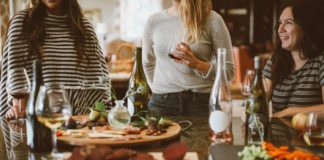 Od dziś spotkania rodzinne tylko do 5 osób, nie wliczając domowników