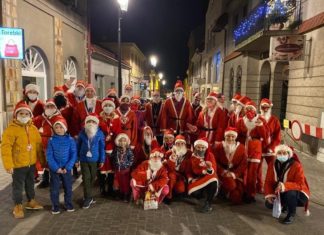 Bochnia. Bieg Mikołajów w czasach pandemii. Paczki trafiły do DPS i Domu Dziecka