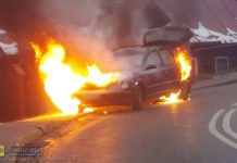 Bochnia. Pożar samochodu na ul. Brzeźnickiej – WIDEO