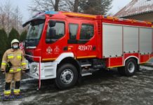 „Bitwa o wozy”. Nowy samochód strażacki trafił do OSP Łąkta Górna