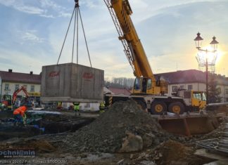 Bochnia. Fontanna na Rynku. Komora techniczna już osadzona – ZDJĘCIA