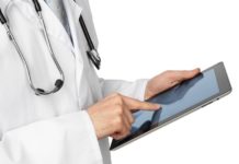 Pacjenci przebywający w bocheńskim szpitalu będą mogli porozmawiać ze swoimi bliskimi korzystając z tabletów