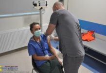 W szpitalu w Bochni ruszyły szczepienia przeciw COVID-19