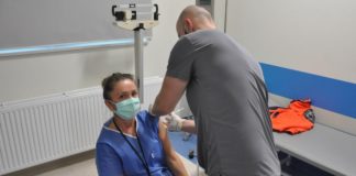 W szpitalu w Bochni ruszyły szczepienia przeciw COVID-19