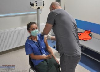 W szpitalu w Bochni ruszyły szczepienia przeciw COVID-19