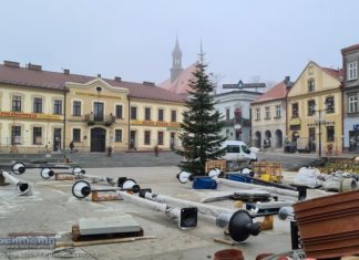 Choinka znów na Rynku! Część placu zostanie udostępniona – ZDJĘCIA