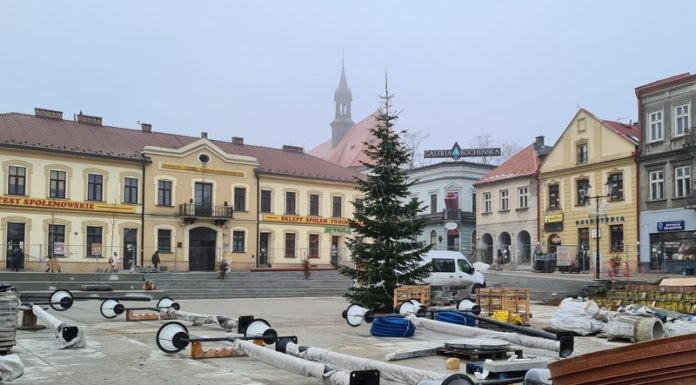 Konkurs na „Najładniejszą ozdobę choinkową XXL”