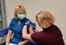 Kraków: pierwsza Małopolanka zaszczepiona przeciwko COVID-19