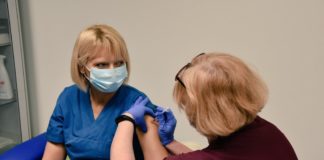 Kraków: pierwsza Małopolanka zaszczepiona przeciwko COVID-19