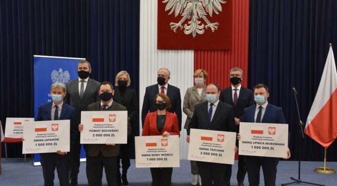 Wręczono czeki potwierdzające przyznanie dofinansowania z RFIL