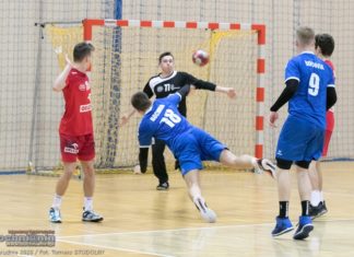 Ręczna: Kolejna cenna wygrana MOSiR, kontuzja najlepszego strzelca – ZDJĘCIA