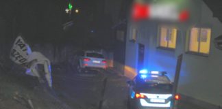 Połom Duży. Pijany 60-latek uciekał przed policją. Rozbił auto o mur