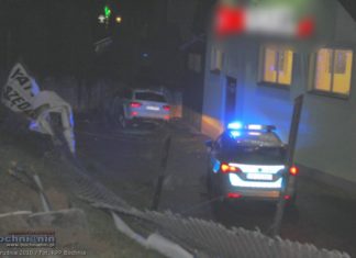 Połom Duży. Pijany 60-latek uciekał przed policją. Rozbił auto o mur