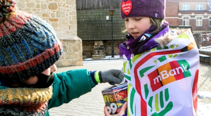 Bochnia. Kwesta na rzecz WOŚP, wpłaty także przez internet – ZDJĘCIA