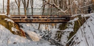 Ulica Parkowa. Czy mostek nad Babicą doczeka się remontu?