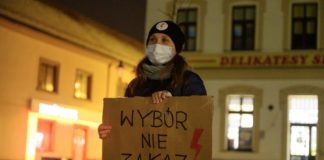 Protest na Rynku w Bochni: „Niech żadna z nas nigdy nie będzie szła sama” – WIDEO