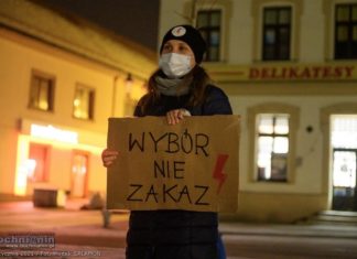 Protest na Rynku w Bochni: „Niech żadna z nas nigdy nie będzie szła sama” – WIDEO