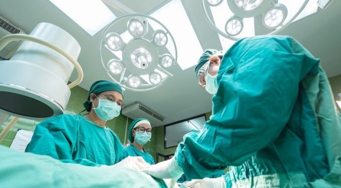 Szpital w Bochni. Zoperowano pacjenta z ogromnym guzem nowotworowym