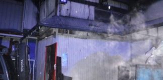Nocny pożar z zakładzie produkcyjnym przy ul. Partyzantów w Bochni – ZDJĘCIA
