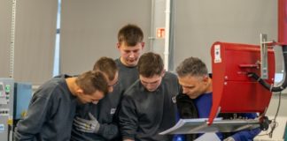 ZS Nr 2 współpracuje z BOHLE Polska. Praktyki dla uczniów w nowoczesnym zakładzie