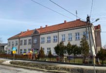 Gmina Bochnia: Wójt podpisał umowy na termomodernizację budynków szkół