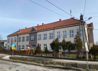 Gmina Bochnia: Wójt podpisał umowy na termomodernizację budynków szkół