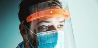 Chusty i przyłbice to jednak za mało. Od soboty trzeba nosić maseczki