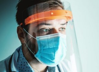 Chusty i przyłbice to jednak za mało. Od soboty trzeba nosić maseczki