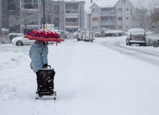 Nadchodzi śnieżyca. W niedzielę i poniedziałek intensywne opady. IMGW wydał ostrzeżenie 2. stopnia