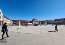 Na sesji o rewitalizacji. Radny: „Rynek jak parking przy Obi”. Burmistrz: „Pańskie przemyślenia są wyalienowane”