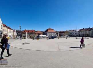 Na sesji o rewitalizacji. Radny: „Rynek jak parking przy Obi”. Burmistrz: „Pańskie przemyślenia są wyalienowane”