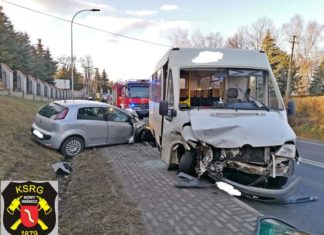 Wypadek busa w Kopalinach. Trzy osoby poszkodowane