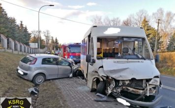 Wypadek busa w Kopalinach. Trzy osoby poszkodowane