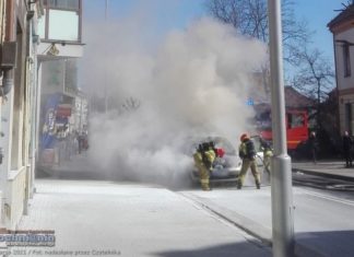 Bochnia. Pożar samochodu na ul. Kazimierza Wielkiego – ZDJĘCIA