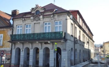 Burmistrz rozmawiał z radnymi o sprawie kamienicy przy ul. Szewskiej 1