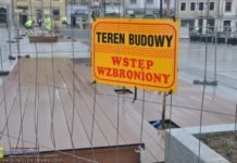 Tarasy na Rynku uszkodzone po kilku dniach od montażu