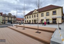 Bochnia. Trwa montaż tarasów na Rynku