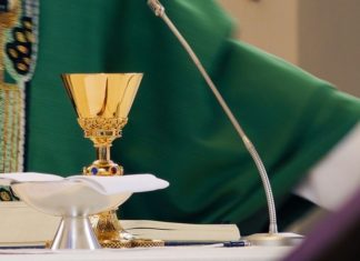 Diecezja tarnowska na tle zmian w Kościele w Polsce. Wciąż lider praktyk religijnych