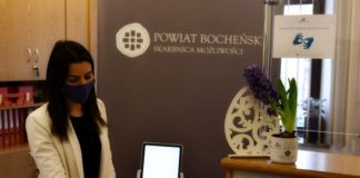 Wideotłumacz języka migowego w bocheńskim starostwie
