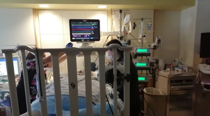 Mały Marcelek już po operacji przeszczepu wątroby w Chicago