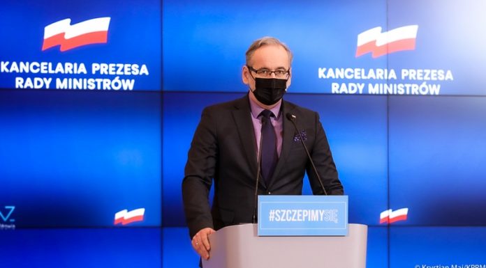 Niedzielski: z całą pewnością można już powiedzieć, że III fala pandemii słabnie
