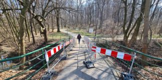 PINB: Mostek nad Babicą w złym stanie. „Proszę wchodzić pojedynczo” – ZDJĘCIA