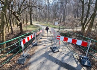 PINB: Mostek nad Babicą w złym stanie. „Proszę wchodzić pojedynczo” – ZDJĘCIA