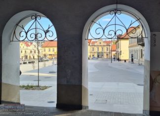 Nowy rynek, stare problemy. Radny interweniuje w sprawie pijących tanie wina: „Leją po bramach, gdzie popadnie”