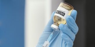 Nie będzie obowiązku szczepień dla służb mundurowych i nauczycieli od 1 marca